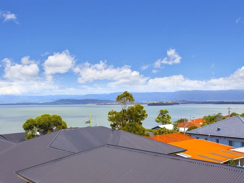 278 Northcliffe Drive, Lake Heights NSW 2502