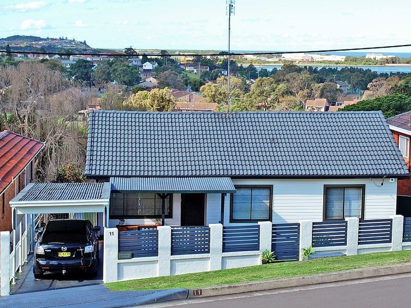 11 Canberra Road, Lake Heights NSW 2502