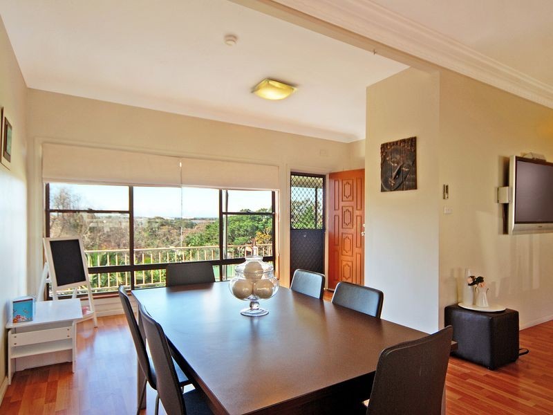 11 Canberra Road, Lake Heights NSW 2502