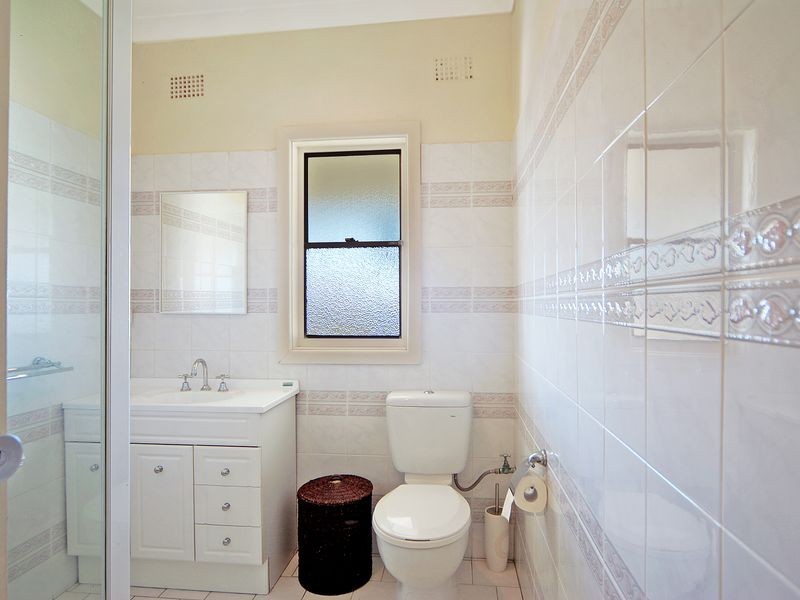 11 Canberra Road, Lake Heights NSW 2502