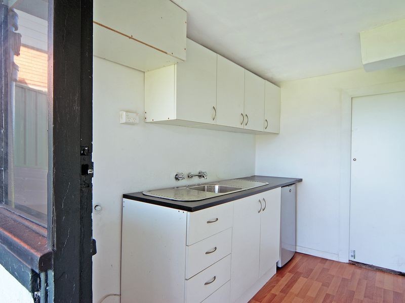 11 Canberra Road, Lake Heights NSW 2502