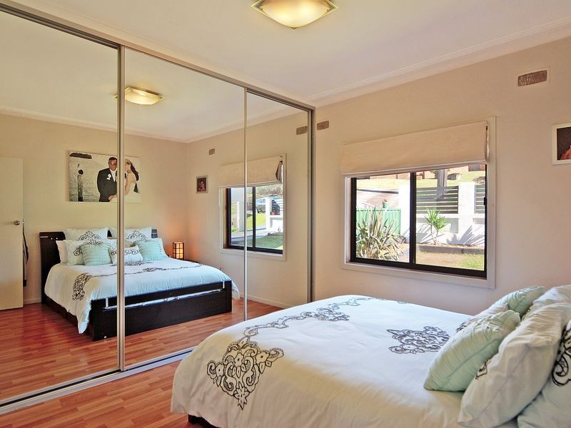 11 Canberra Road, Lake Heights NSW 2502