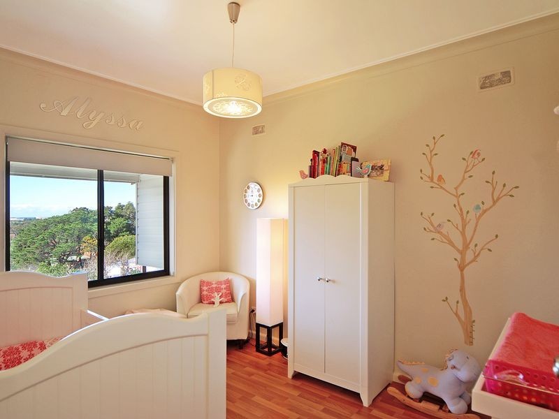 11 Canberra Road, Lake Heights NSW 2502