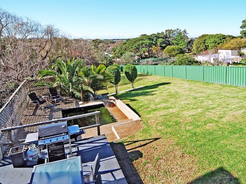 11 Canberra Road, Lake Heights NSW 2502