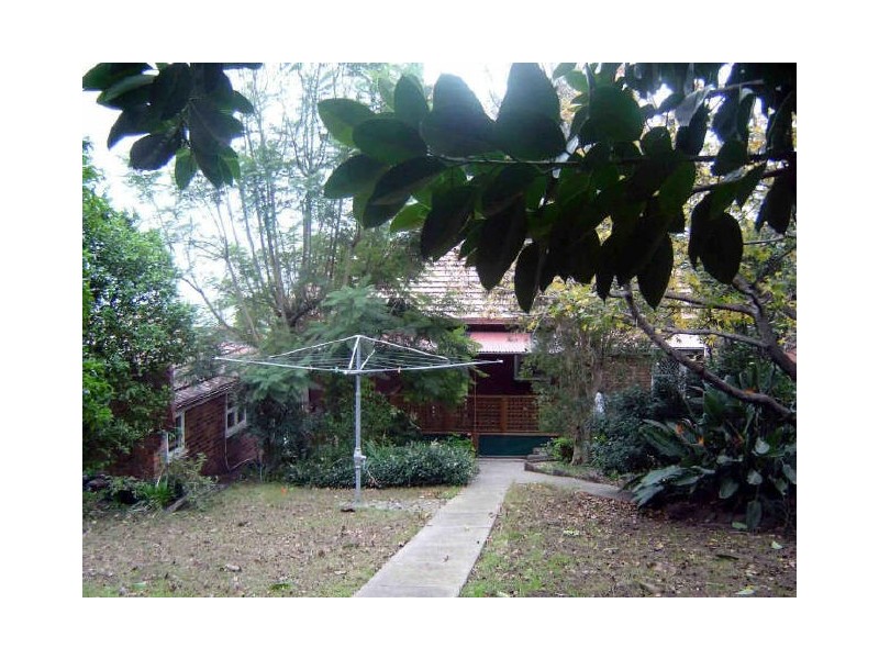 374 Northcliffe Drive, Lake Heights NSW 2502