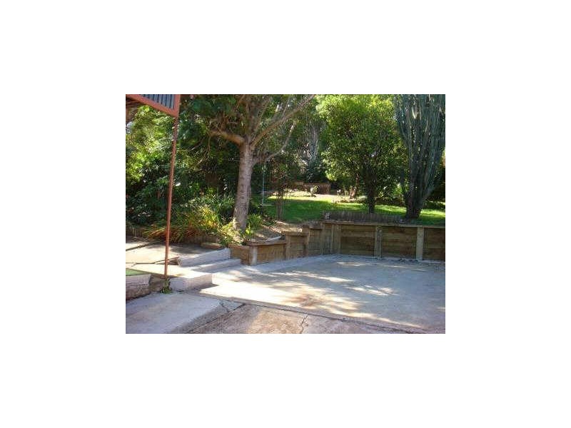 374 Northcliffe Drive, Lake Heights NSW 2502