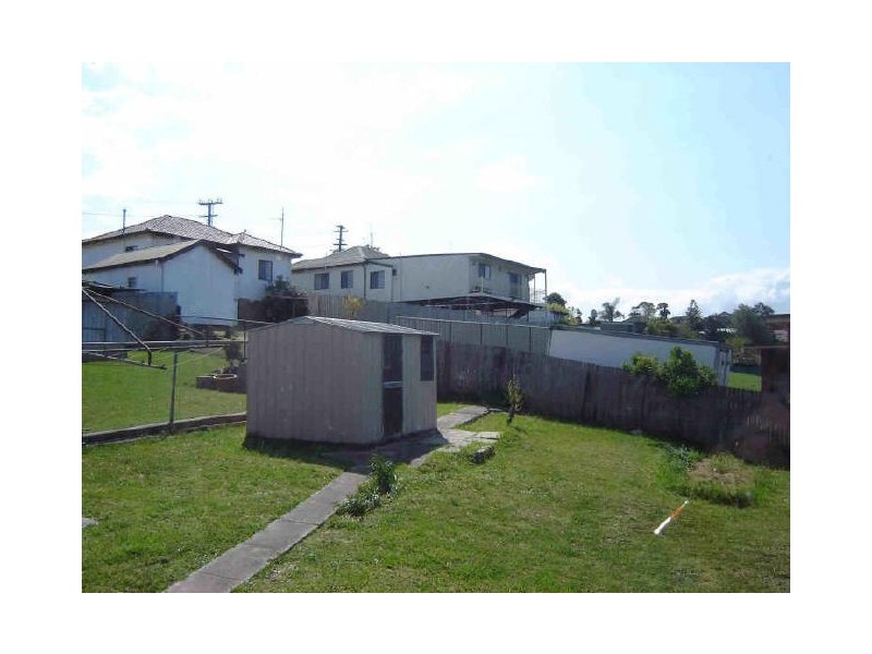 258 Northcliffe Drive, Lake Heights NSW 2502