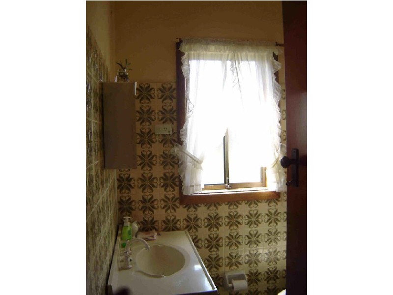 258 Northcliffe Drive, Lake Heights NSW 2502