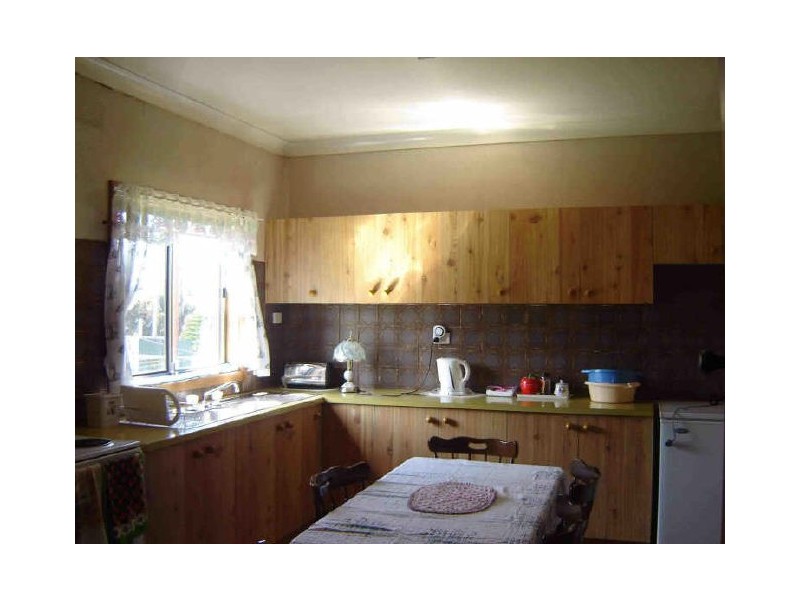 258 Northcliffe Drive, Lake Heights NSW 2502