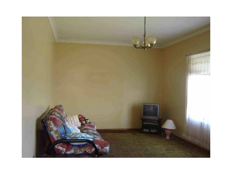 258 Northcliffe Drive, Lake Heights NSW 2502