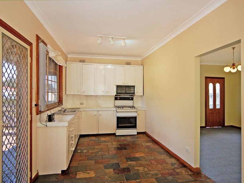 37 Lakeview Parade, Primbee NSW 2502