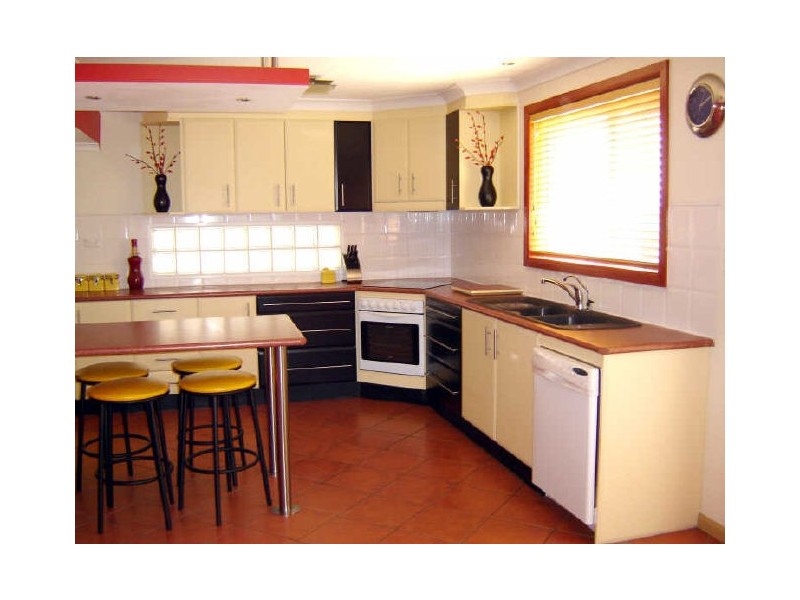 83 Hassan Street, Lake Heights NSW 2502