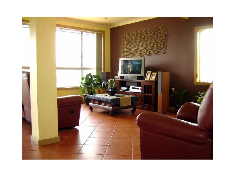 83 Hassan Street, Lake Heights NSW 2502