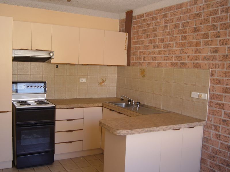 2/4 Surfside Drive, Port Kembla NSW 2505