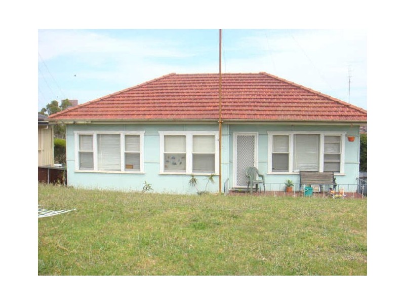 27 Minnegang Street, Warrawong NSW 2502