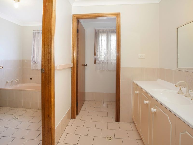 4 Whimbrel Ave, Berkeley NSW 2506