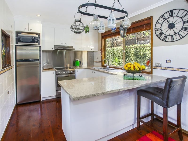 90 Hassan Street, Lake Heights NSW 2502