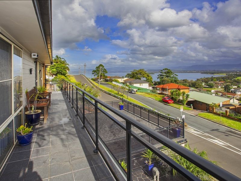 90 Hassan Street, Lake Heights NSW 2502