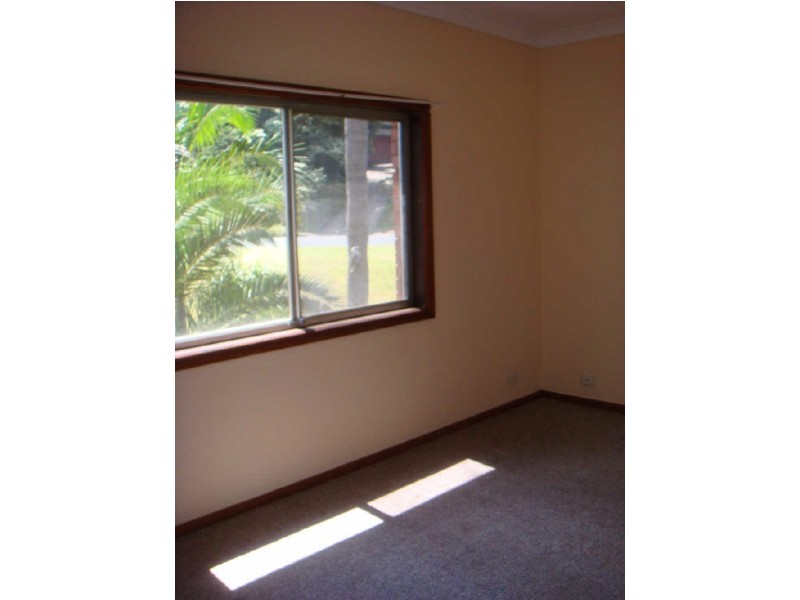 21 Gloria Crescent, Lake Heights NSW 2502