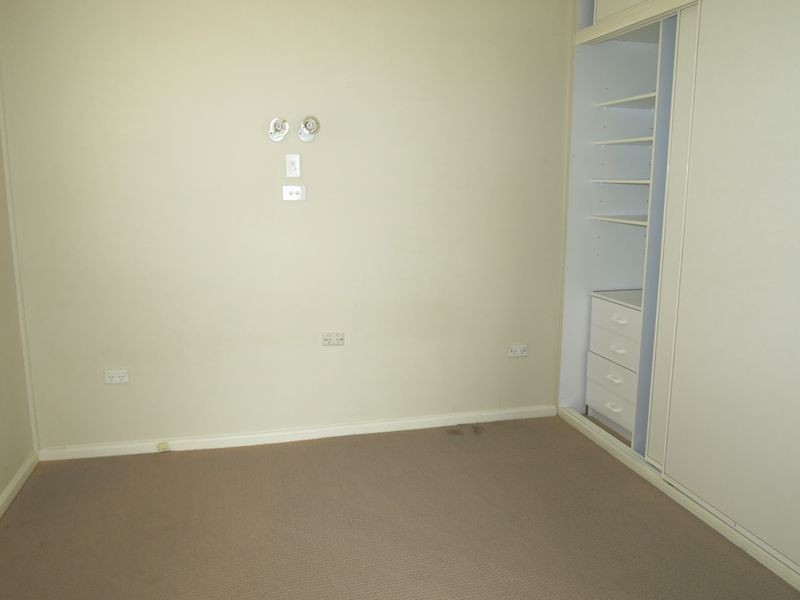 360 Northcliffe Drive, Lake Heights NSW 2502