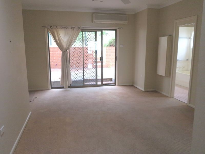 360 Northcliffe Drive, Lake Heights NSW 2502