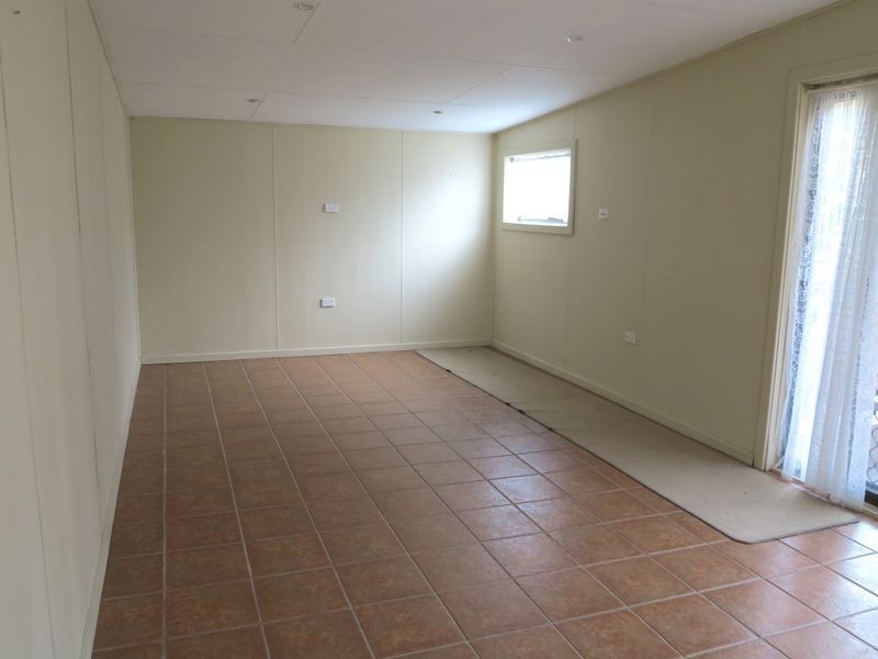 360 Northcliffe Drive, Lake Heights NSW 2502