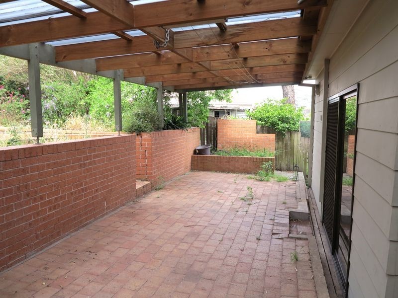 360 Northcliffe Drive, Lake Heights NSW 2502