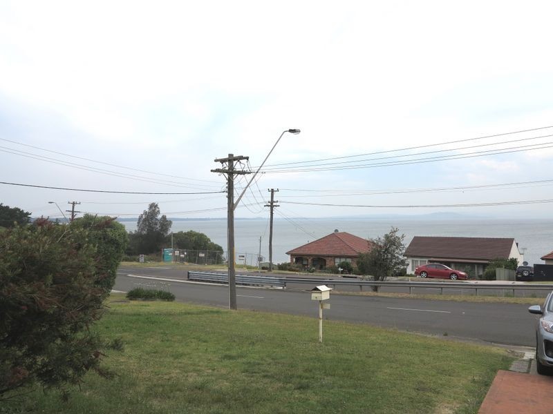 360 Northcliffe Drive, Lake Heights NSW 2502