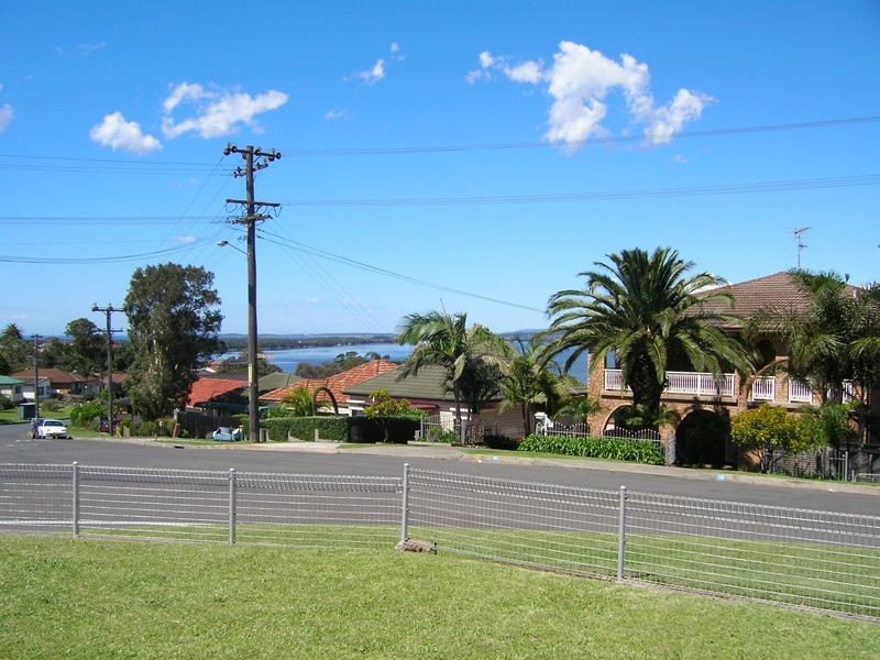 21 Buena Vista Avenue, Lake Heights NSW 2502