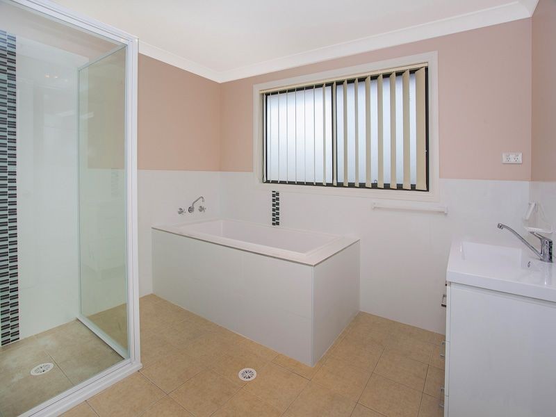 106 Addison Avenue, Lake Illawarra NSW 2528