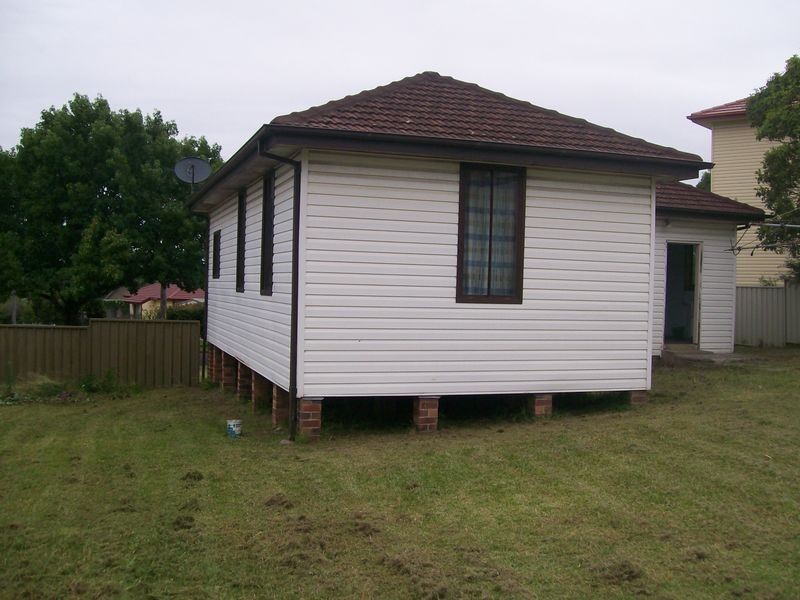 10 Cardiff Street, Berkeley NSW 2506