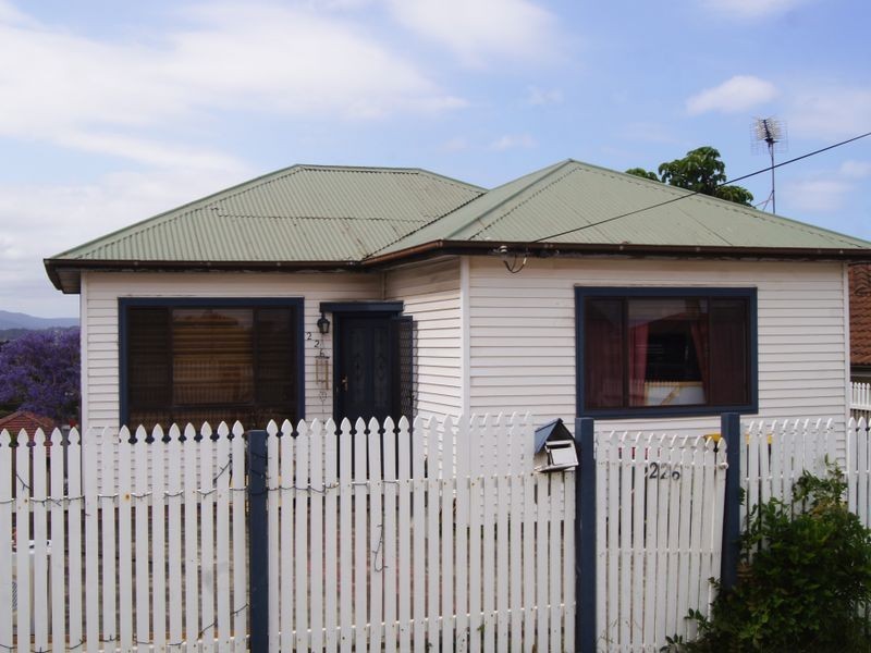 226 Flagstaff Road, Lake Heights NSW 2502