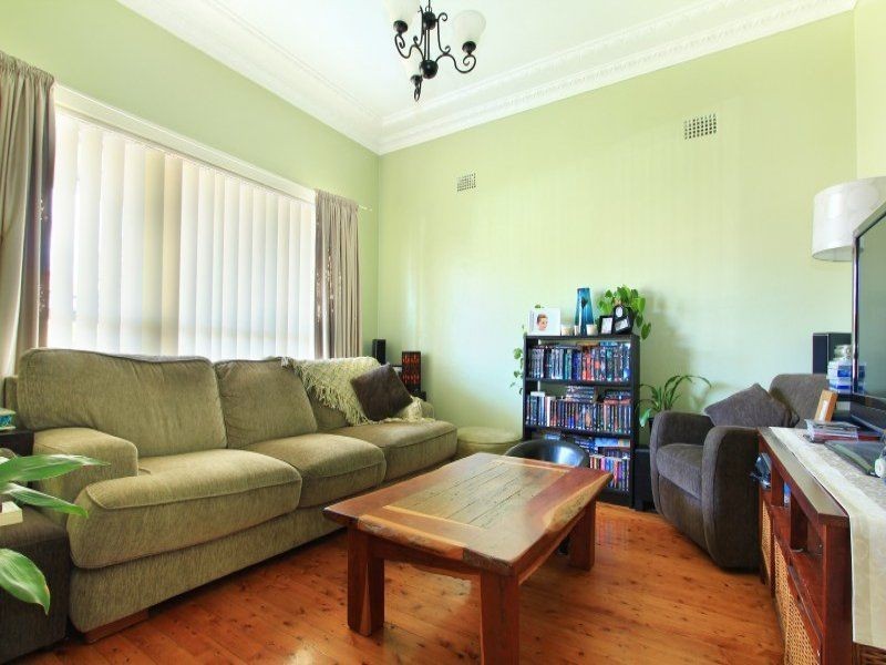 12 Merrett Avenue, Cringila NSW 2502