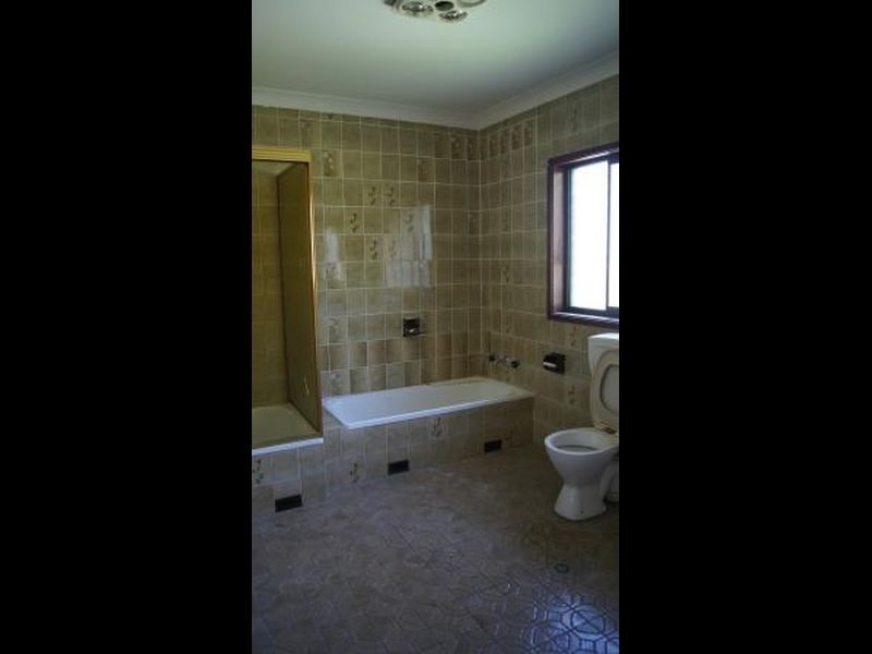 2 Minnegang Street, Warrawong NSW 2502