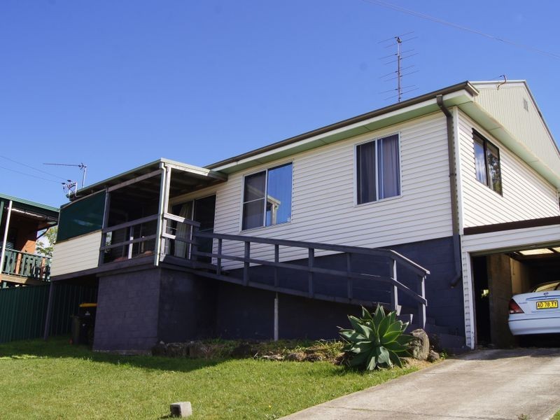 14 Canberra Road, Lake Heights NSW 2502