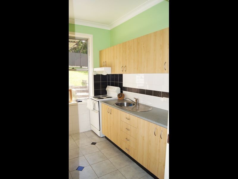 14 Canberra Road, Lake Heights NSW 2502