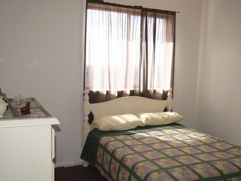 14 Canberra Road, Lake Heights NSW 2502