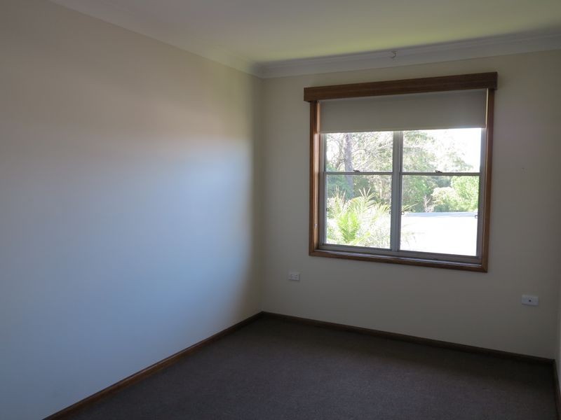 2/384 Northcliffe Drive, Lake Heights NSW 2502