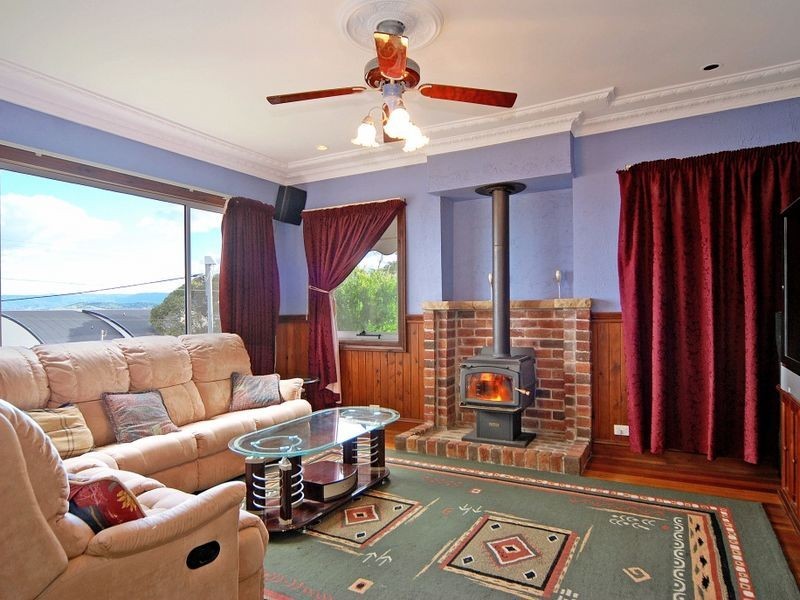 278 Northcliffe Drive, Lake Heights NSW 2502