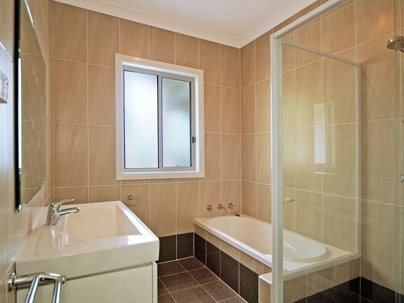 278 Northcliffe Drive, Lake Heights NSW 2502