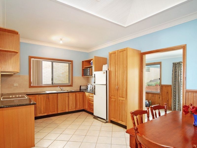 278 Northcliffe Drive, Lake Heights NSW 2502