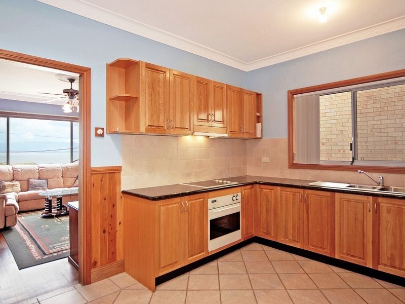 278 Northcliffe Drive, Lake Heights NSW 2502
