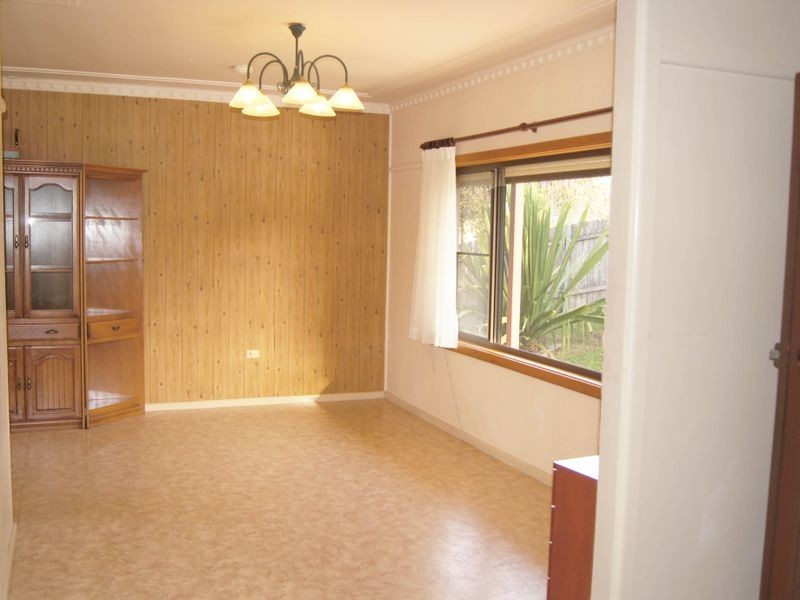 6 Trevor Avenue, Lake Heights NSW 2502