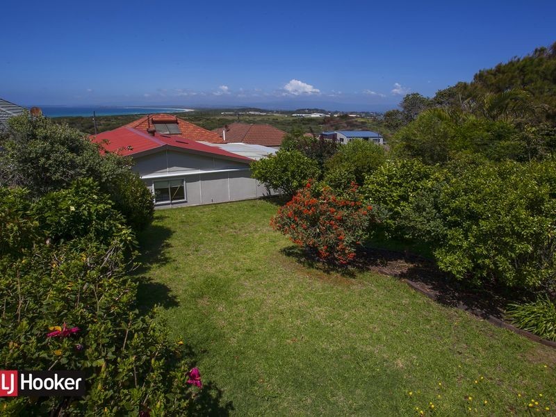81 Third Avenue, Port Kembla NSW 2505