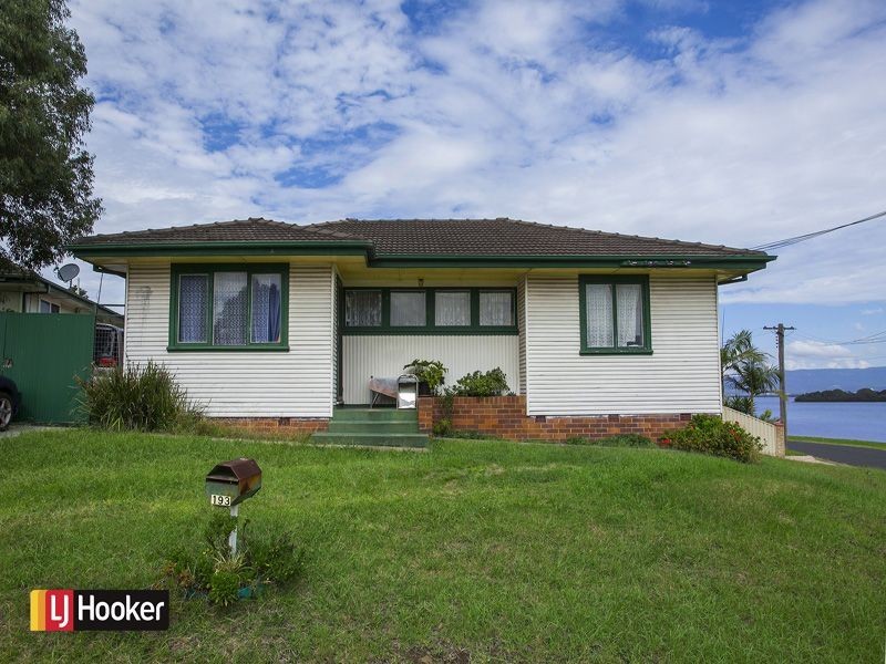 193 Northcliffe Drive, Berkeley NSW 2506