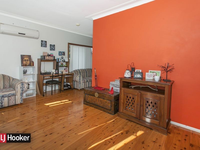 49 Mirrabooka Road, Lake Heights NSW 2502