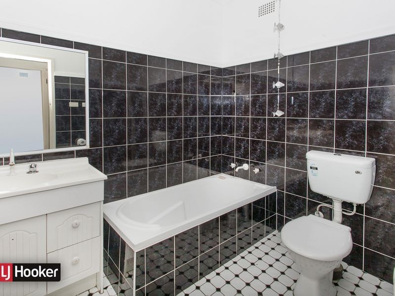 49 Mirrabooka Road, Lake Heights NSW 2502