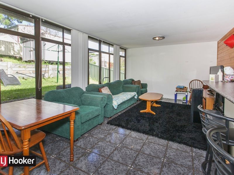 49 Mirrabooka Road, Lake Heights NSW 2502