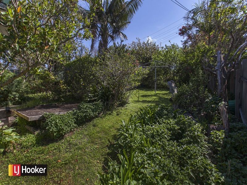 38 Grandview Parade, Lake Heights NSW 2502