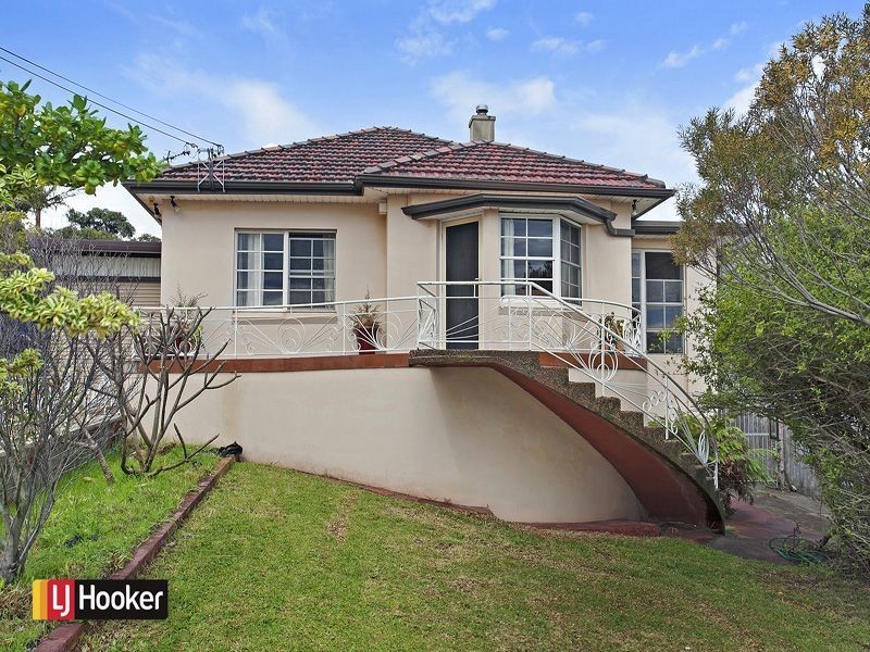 7 Lake Heights Road, Lake Heights NSW 2502